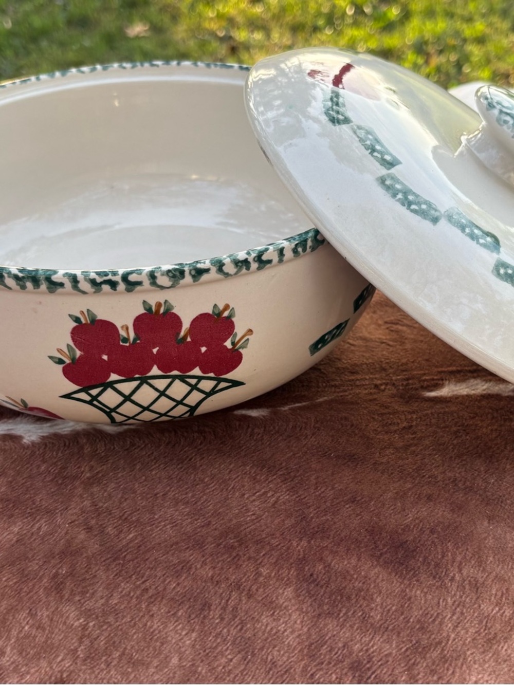 Stoneware apple serving bowl with lid,